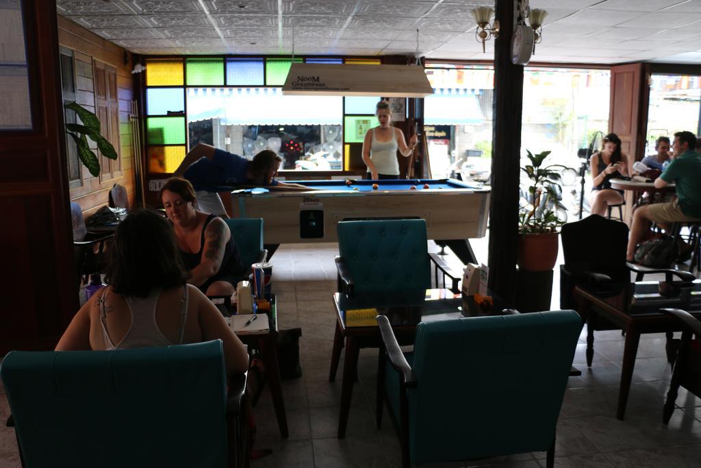 Noom Guesthouse Лопбурі Екстер'єр фото