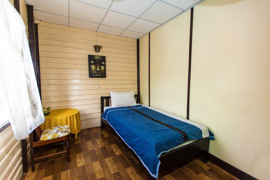 Noom Guesthouse Лопбурі Екстер'єр фото