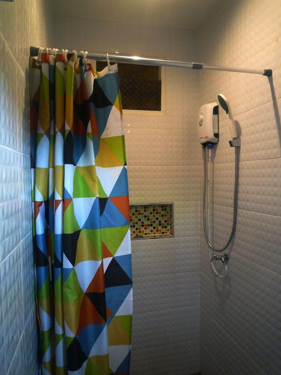 Noom Guesthouse Лопбурі Екстер'єр фото