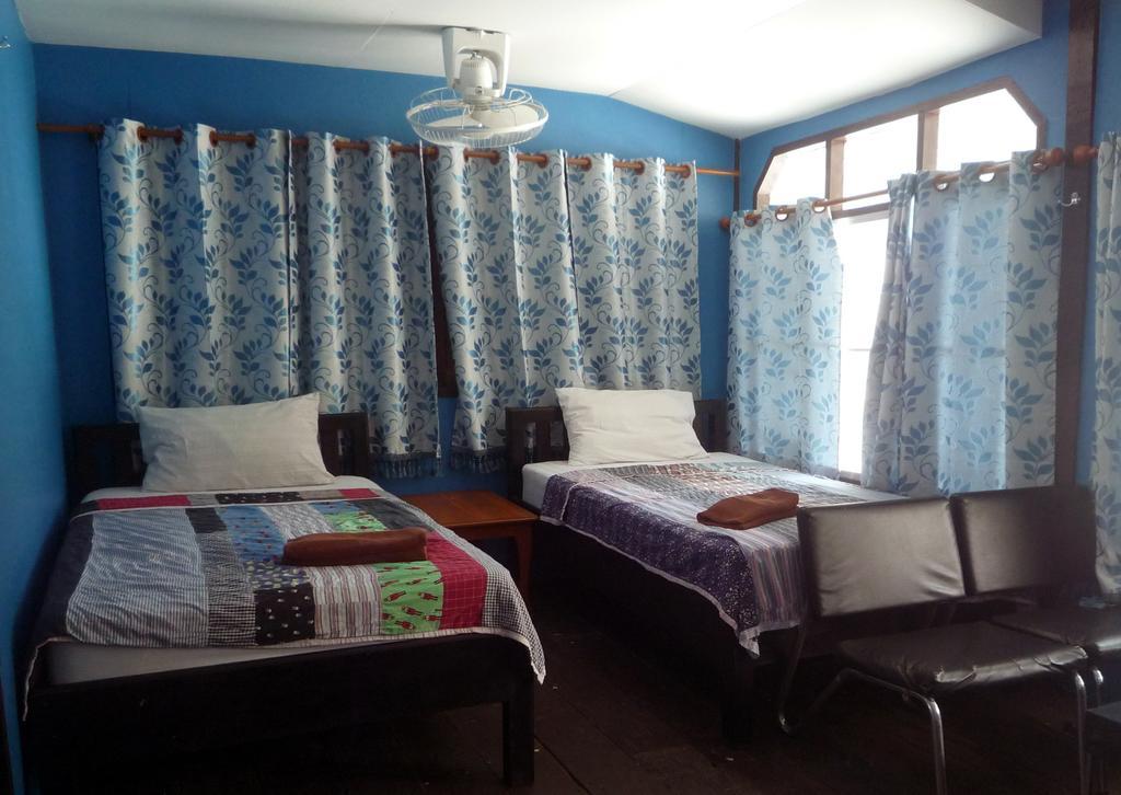 Noom Guesthouse Лопбурі Екстер'єр фото
