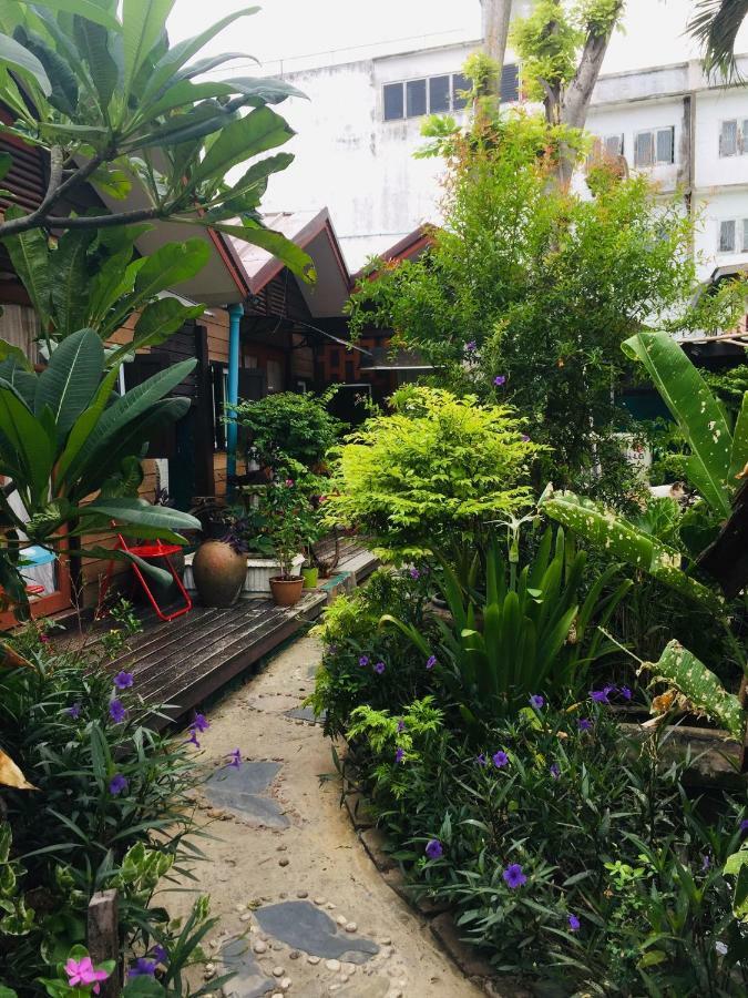 Noom Guesthouse Лопбурі Екстер'єр фото